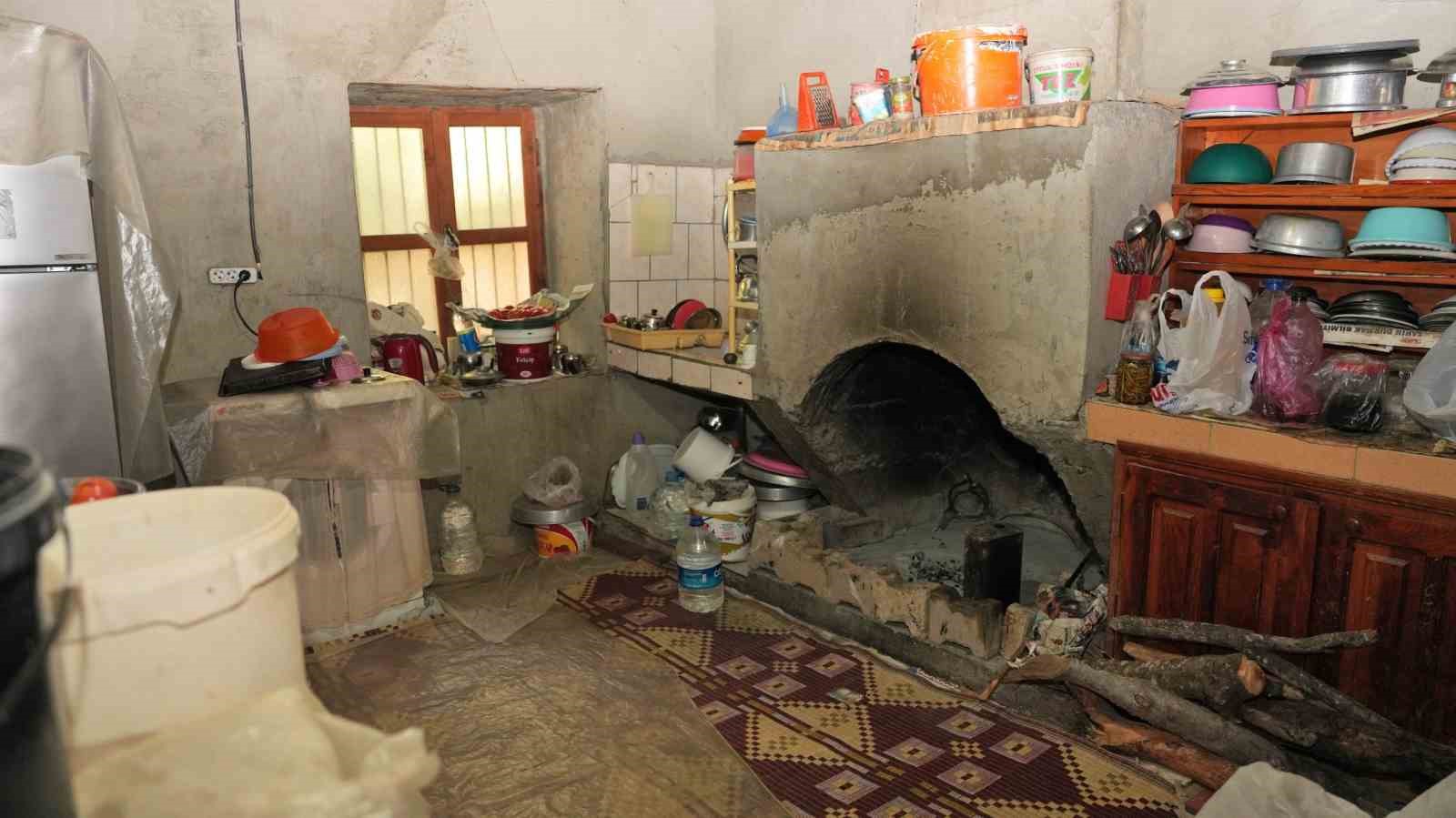 Alanya Belediyesi’nden yaşlı kadına konteyner ev desteği