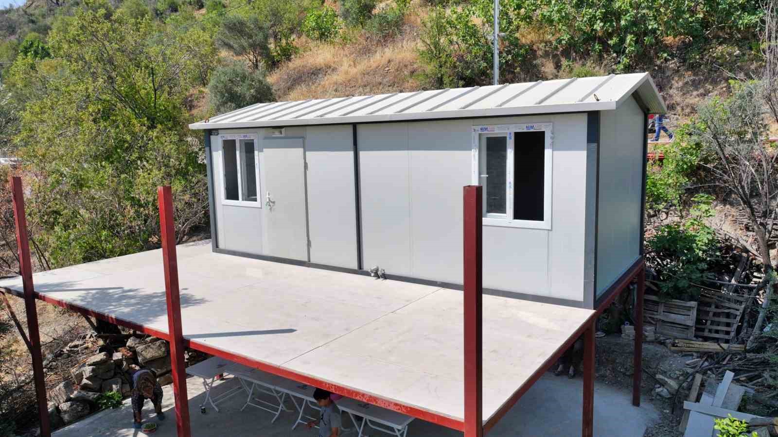 Alanya Belediyesi&rsquo;nden yaşlı kadına konteyner ev desteği
