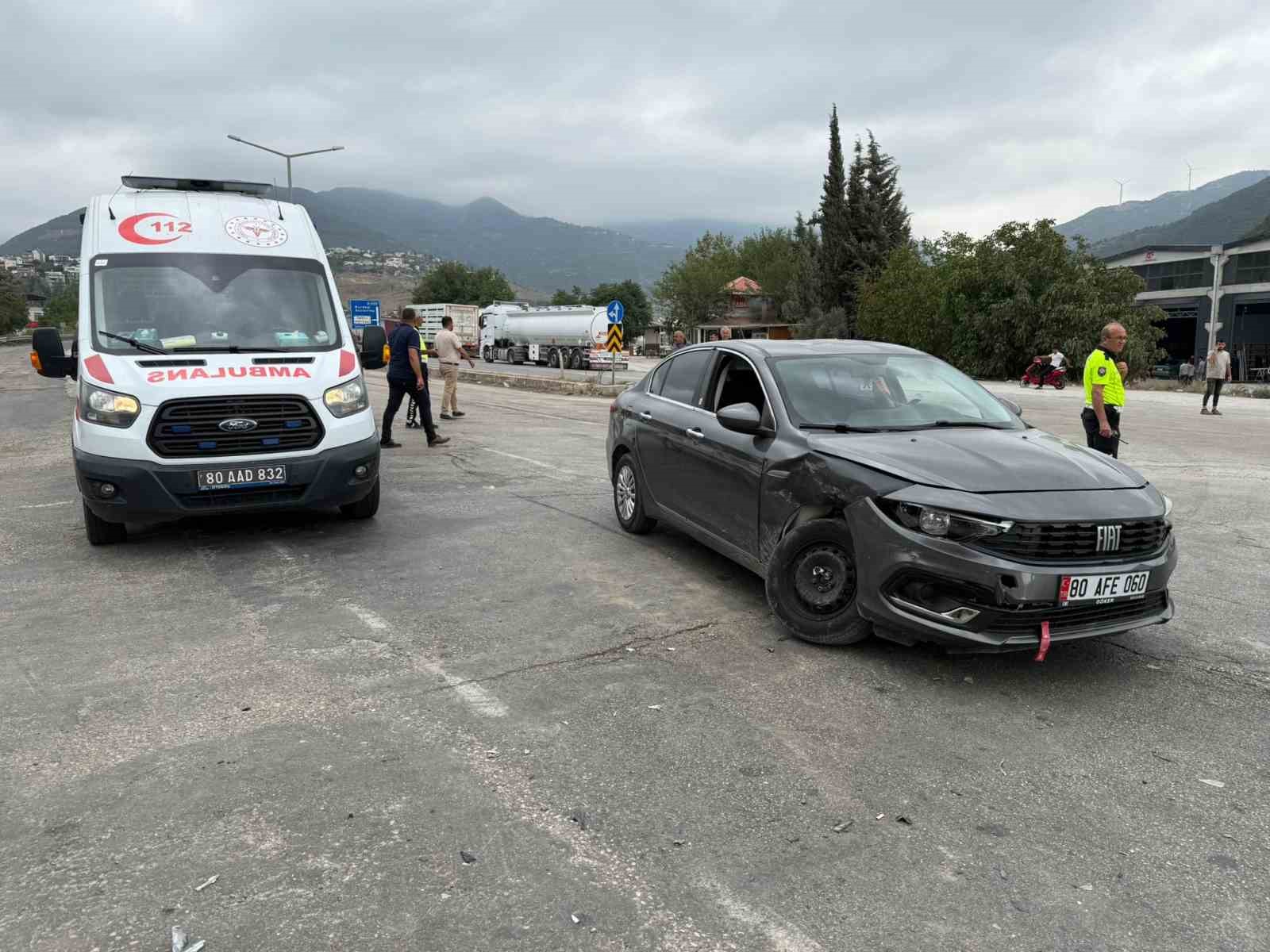 Osmaniye’de iki otomobil çarpıştı: 3 yaralı