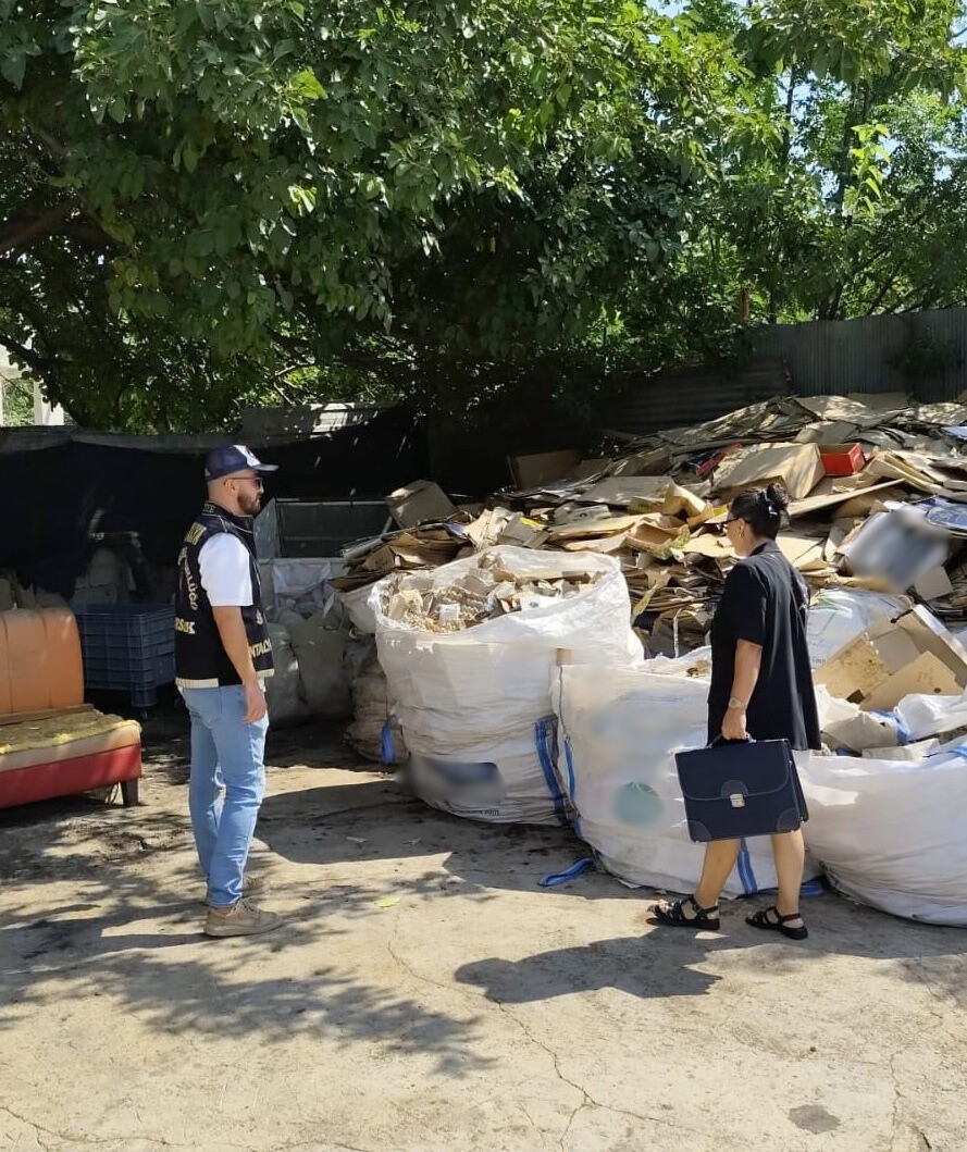 Antalya&rsquo;da hurda ve ikinci el iş yerlerine eşzamanlı denetim: 8 iş yeri m&uuml;h&uuml;rlendi
