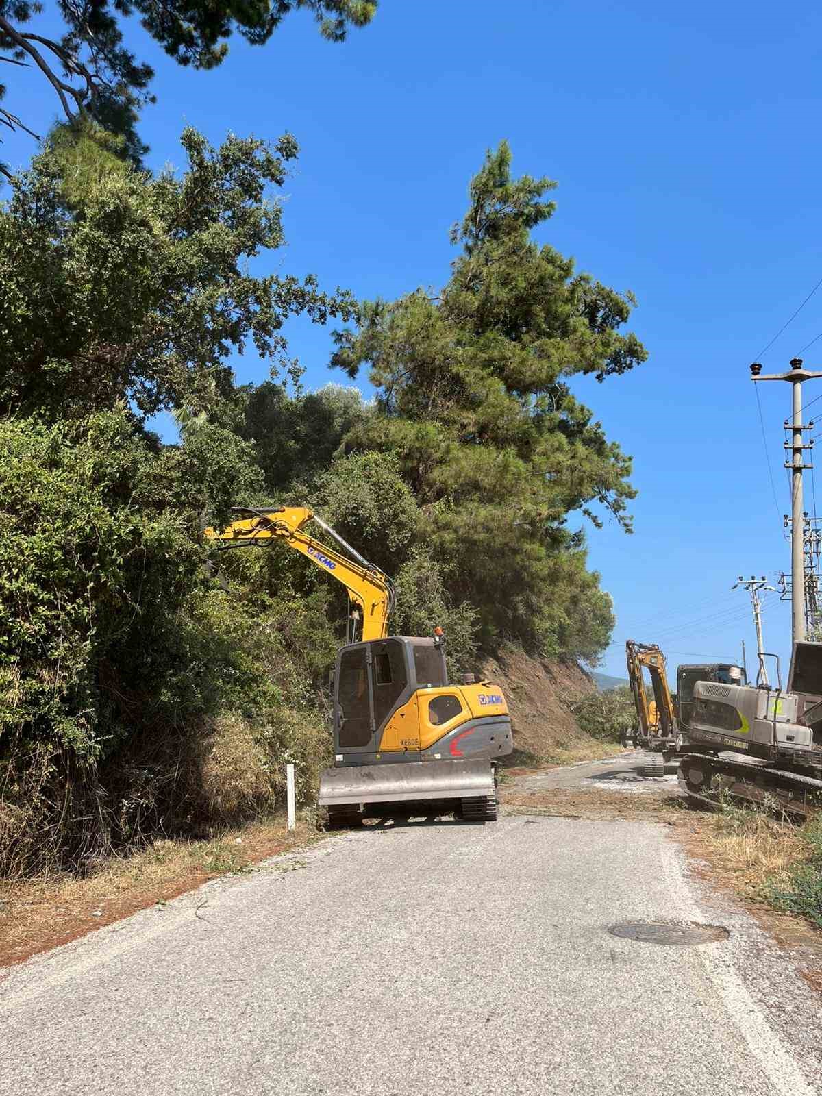 Marmaris’te orman yangınlarına karşı önleyici temizlik çalışmaları sürüyor