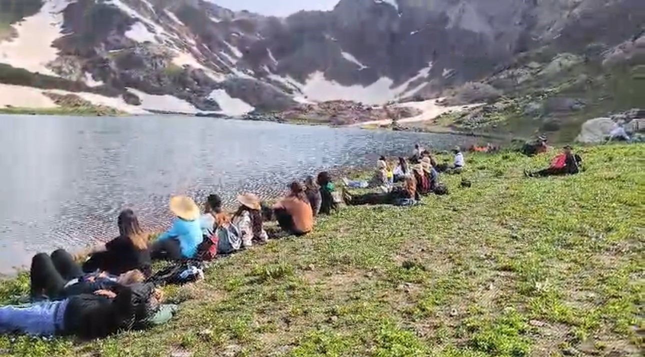 34 dağcı Y&uuml;ksekova Sat G&ouml;lleri&rsquo;nde doğa y&uuml;r&uuml;y&uuml;ş&uuml; ger&ccedil;ekleştirdi
