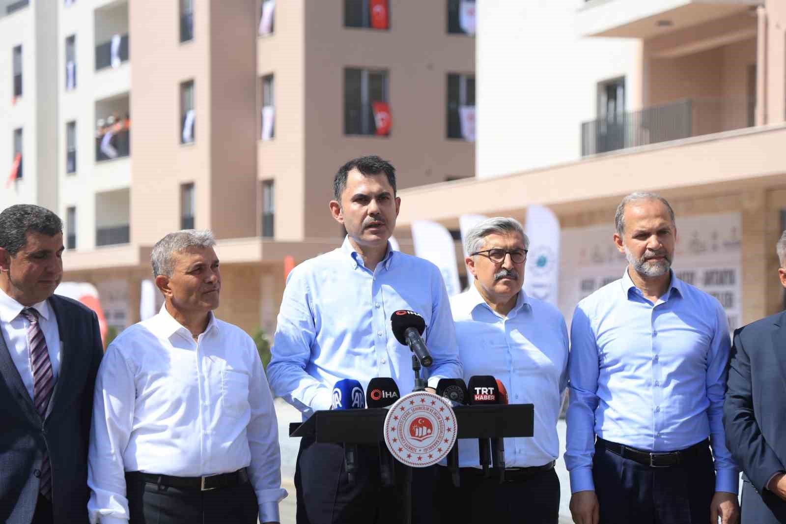 Bakan Kurum: "Ağustos ayı içinde 300 bininci konutumuzun anahtarlarını da Malatya’mızda Sayın Cumhurbaşkanımızın teşrifleriyle teslim edeceğiz"