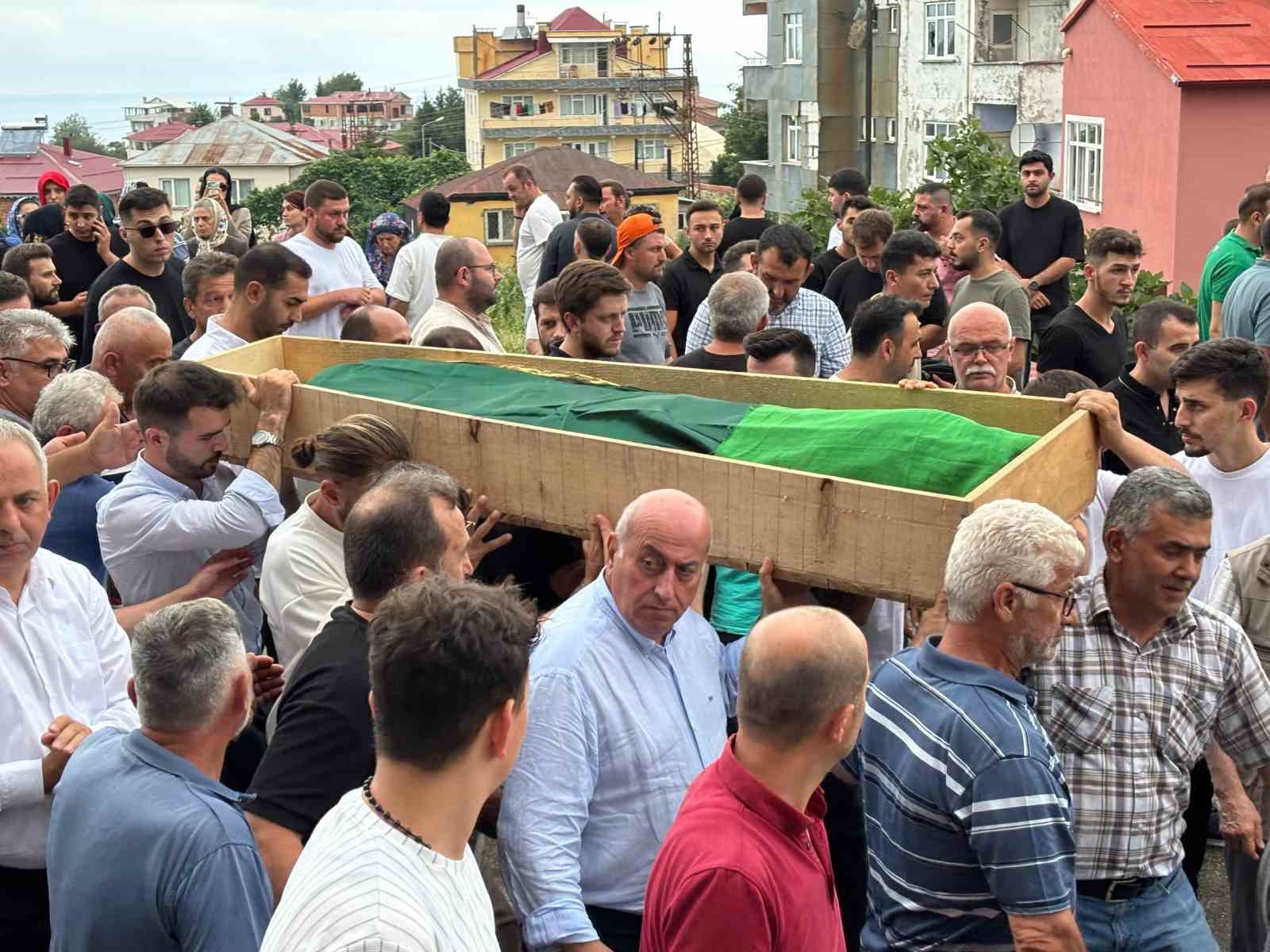 Boşanma aşamasındaki eşi tarafından öldürülen Sinem Topaloğlu son yolculuğuna uğurlandı
