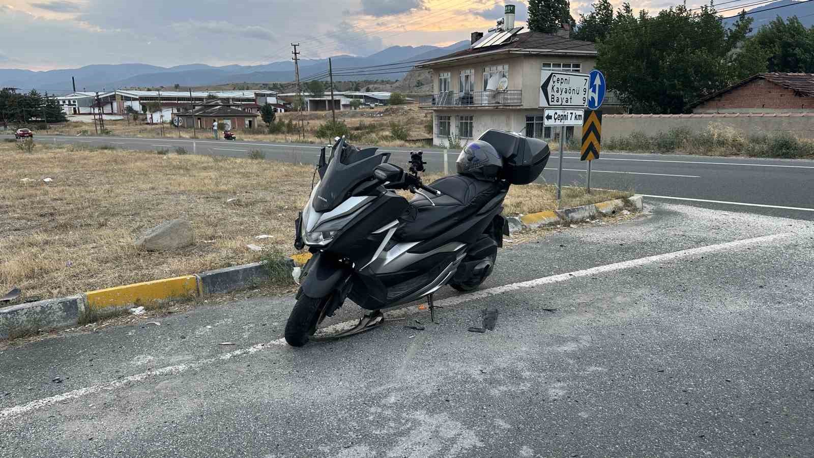 D100’da otomobil ile çarpışan motosiklet sürücüsü yaralandı