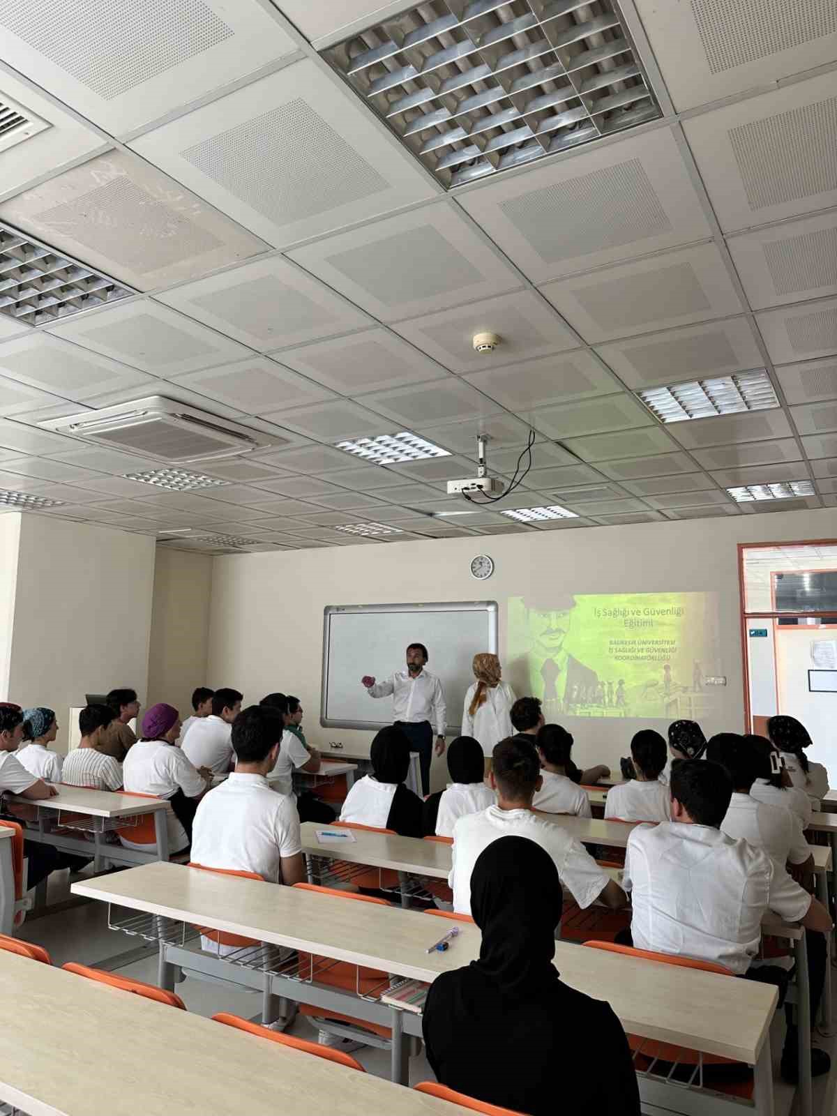 BUBYO Otelde staj g&ouml;ren &ouml;ğrencilere İGS eğitimi
