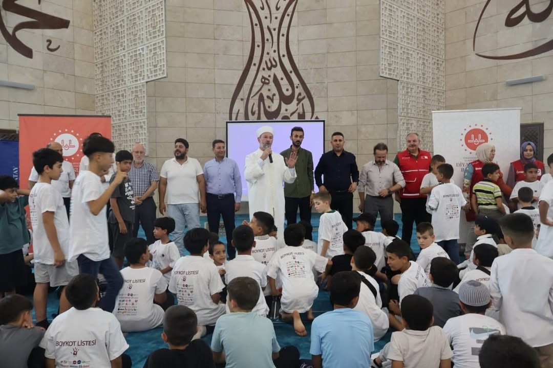Hatay’da 1500 kuran kursu öğrencisi camide buluştu
