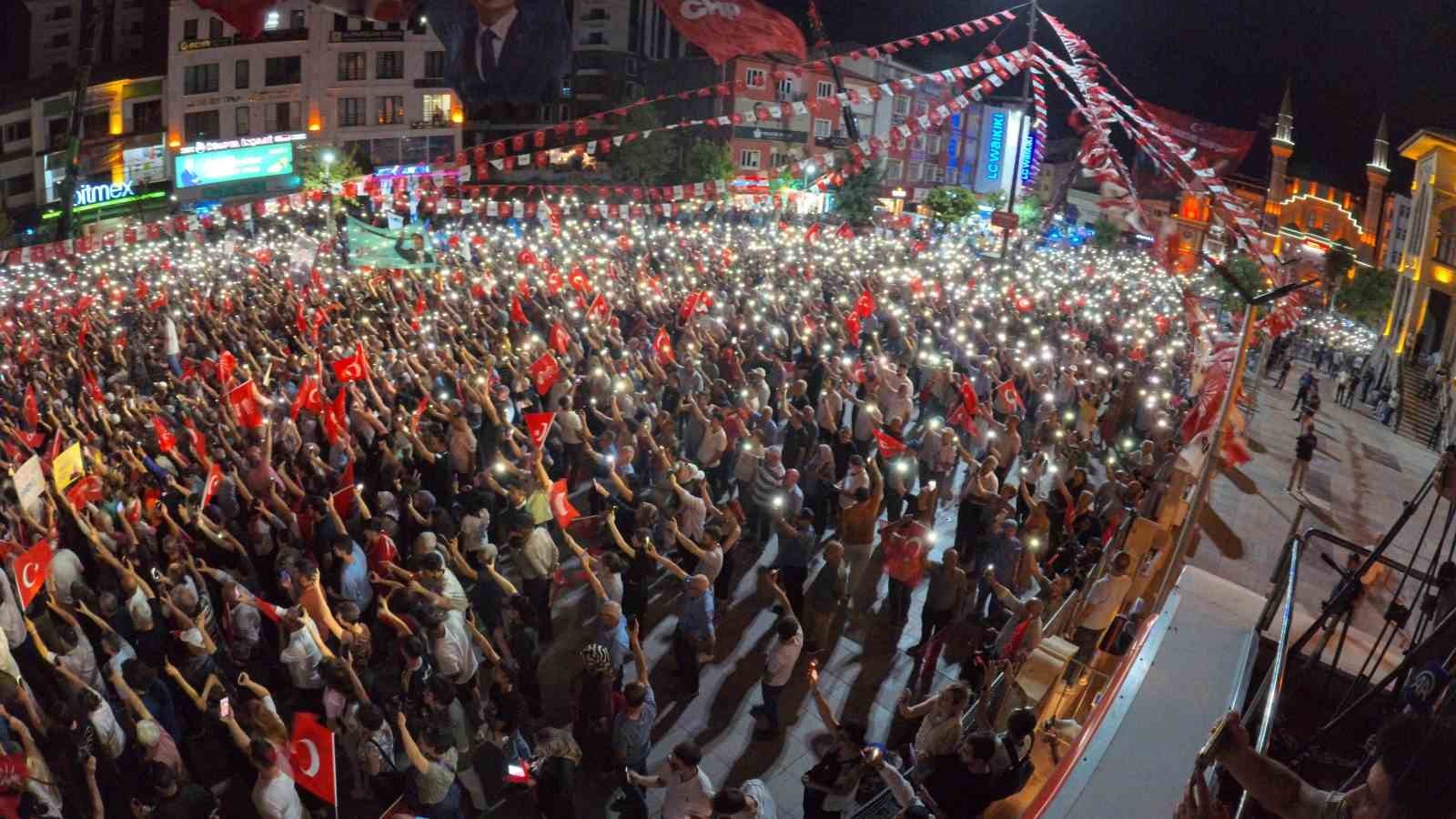CHP Genel Başkanı Özel, Aksaray’da mitinge katıldı
