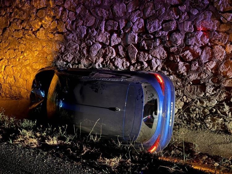 Otomobil su kanalına düştü: 3 yaralı