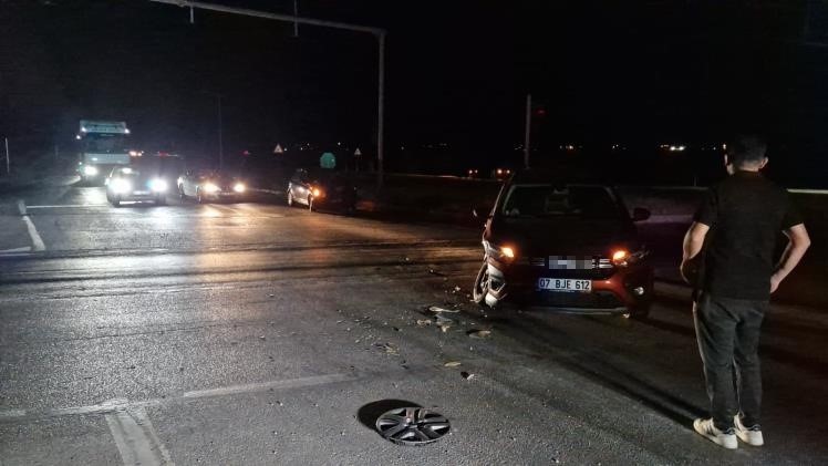 Kırmızı ışık ihlali yapan ara&ccedil; kazaya karıştı... O anlar kamerada
