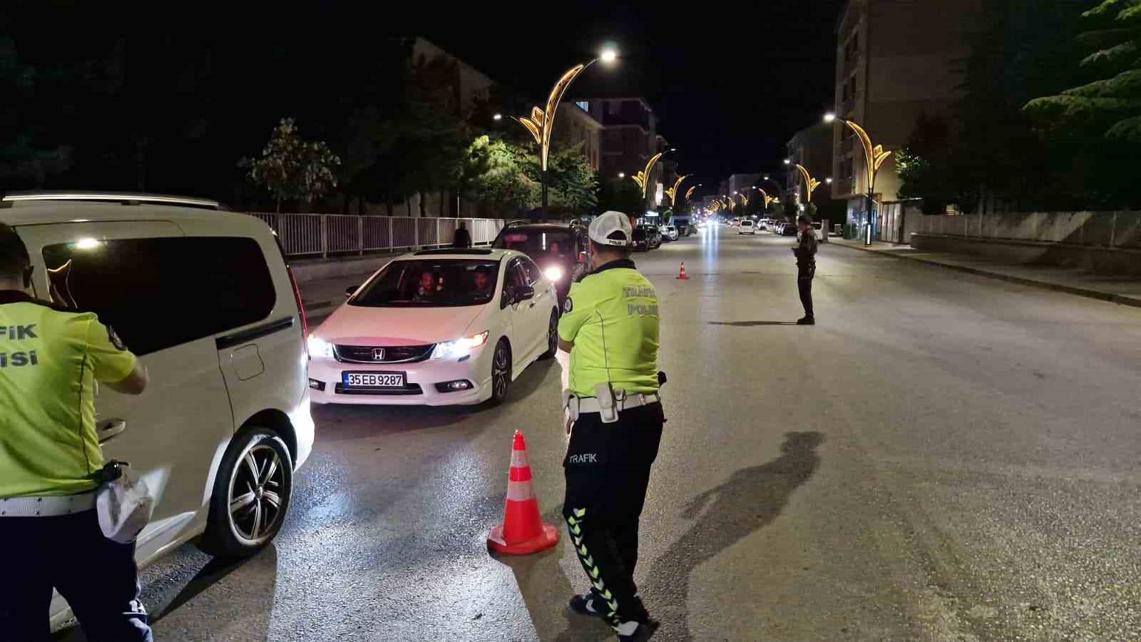 Trafik kurallarını ihlal eden sürücülere idari para cezası uygulandı