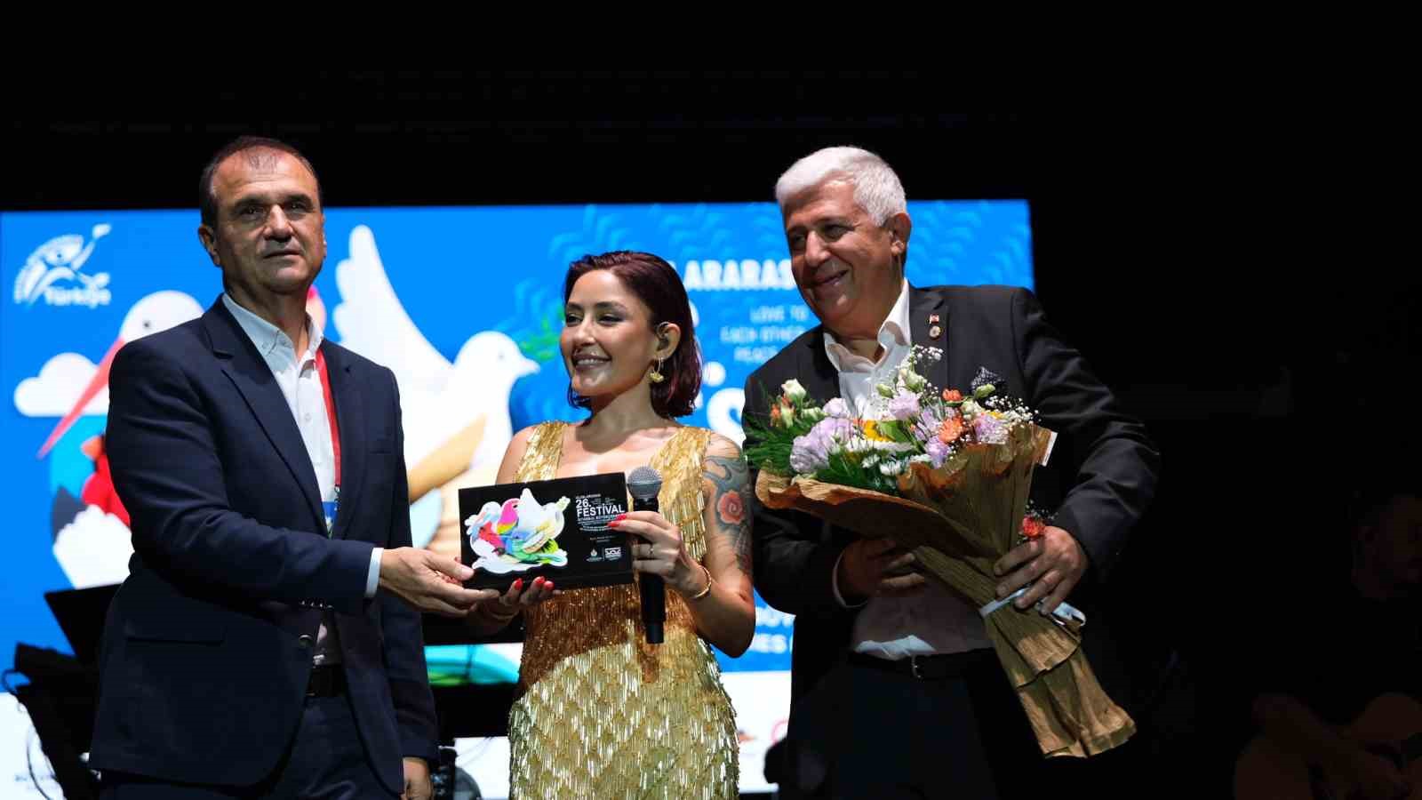 B&uuml;y&uuml;k&ccedil;ekmece&rsquo;de Melek Mosso konserine yoğun ilgi
