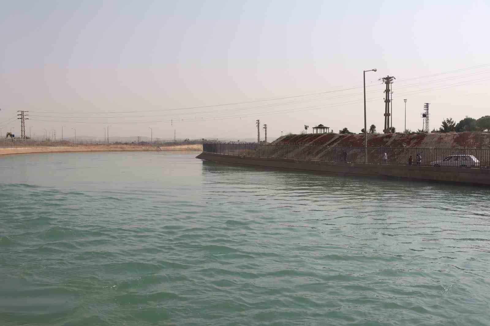 Şanlıurfa&rsquo;da sulama kanalında can g&uuml;venliği i&ccedil;in tel &ouml;rg&uuml; &ouml;nlemi
