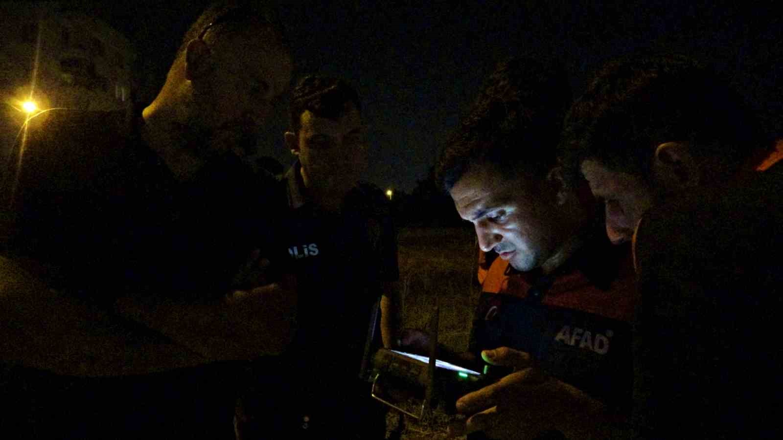 Dağdan atılan işaret fişeği ekipleri alarma ge&ccedil;irdi: Termal kameralı dron ile b&ouml;lge didik didik tarandı
