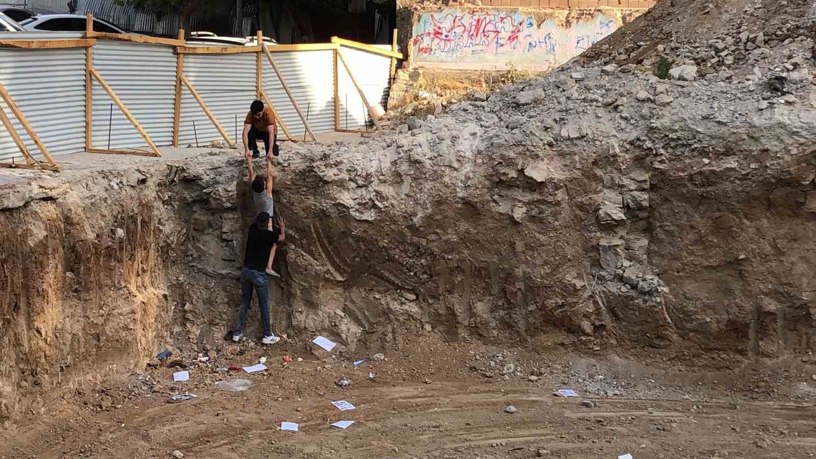 Elazda inaat ukuruna den ocuk kurtarld

