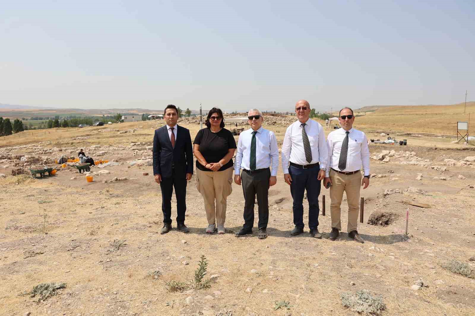 Binlerce yıllık 4 eser &lsquo;Geleceğe Miras&rsquo; g&ouml;r&uuml;c&uuml;ye &ccedil;ıkacak
