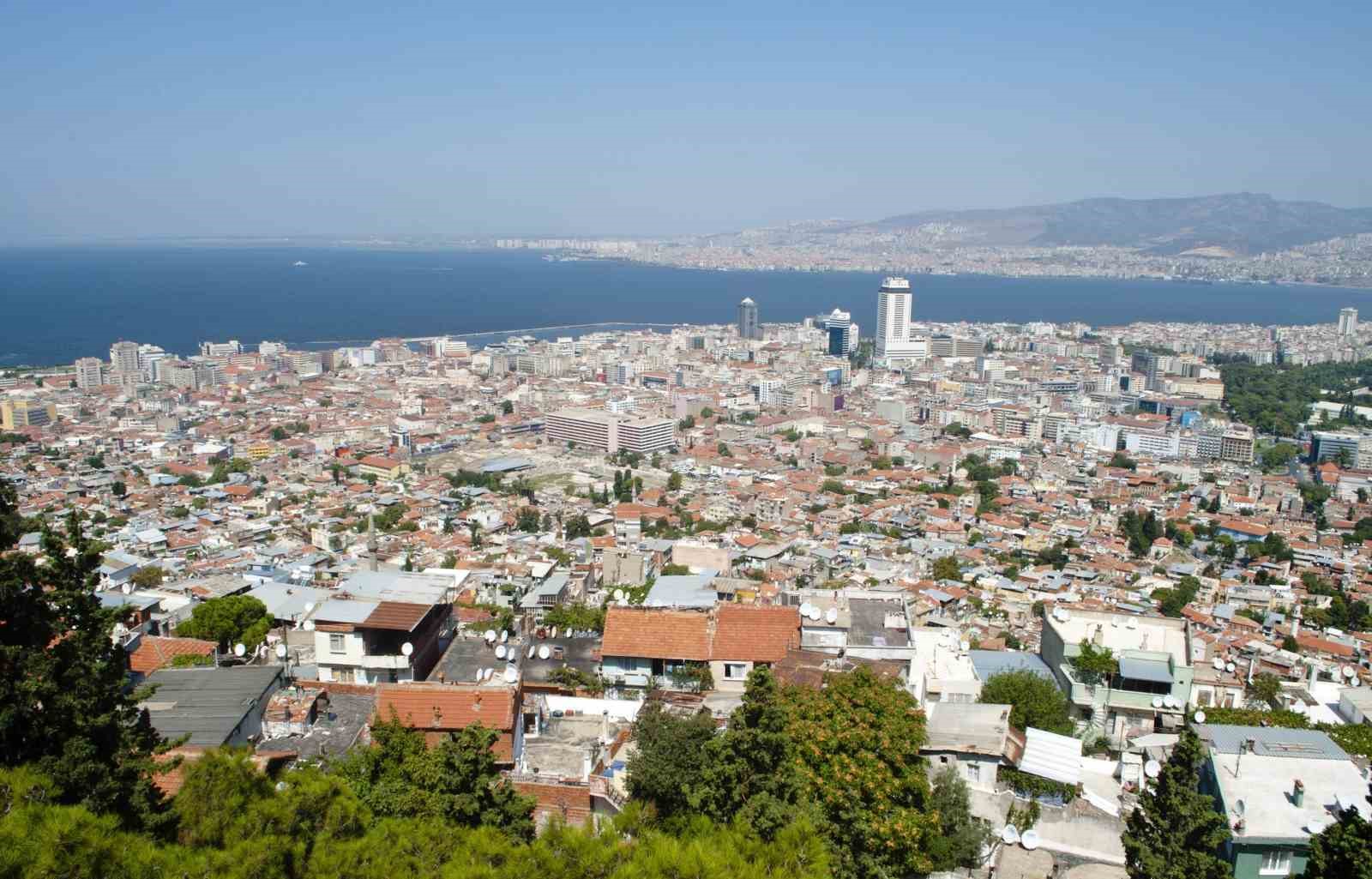 İzmir&rsquo;de vatandaşlar konut alımı i&ccedil;in 20 yaş &uuml;zeri dairelere y&ouml;neliyor
