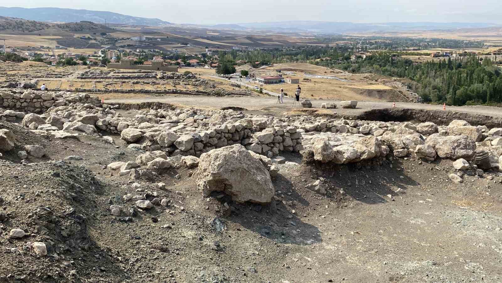 Hititlerin başkenti Hattuşa&rsquo;da 119 yıldır s&uuml;ren kazı &ccedil;alışmaları yeniden başladı
