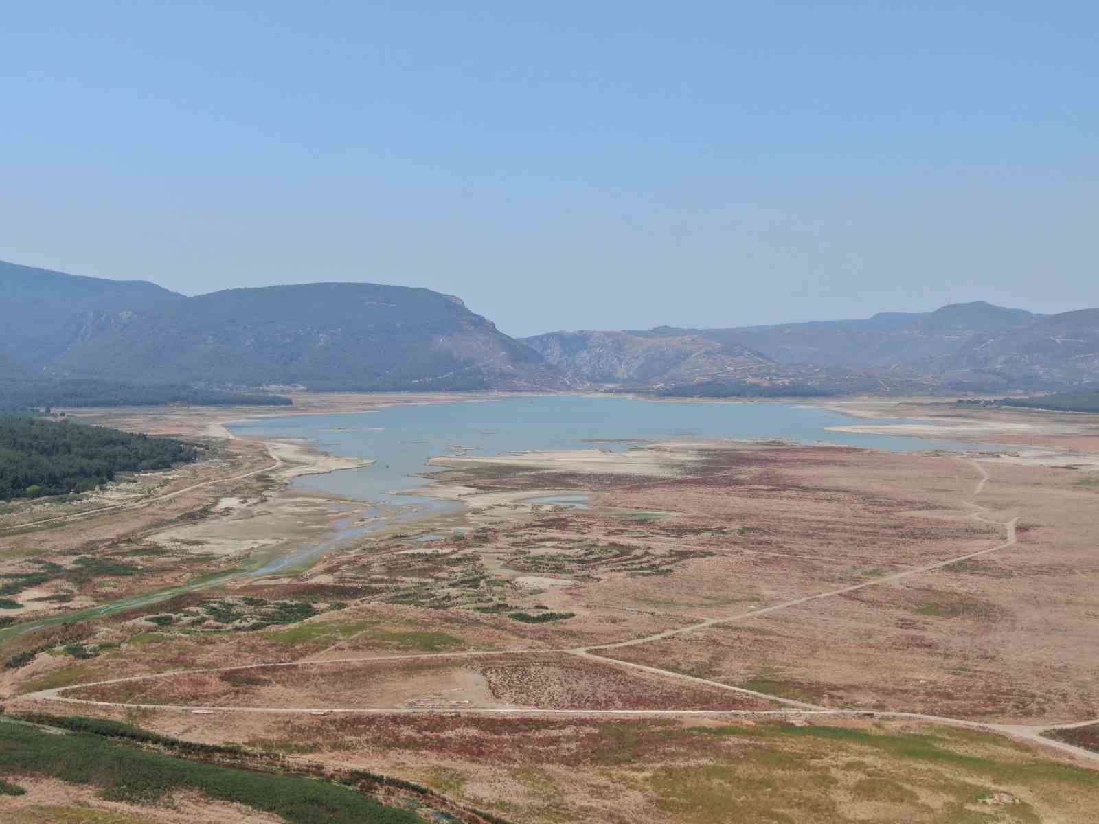 İzmir’de su tüketiminin yoğun olduğu bölgelerde su kesintileri uygulanacak