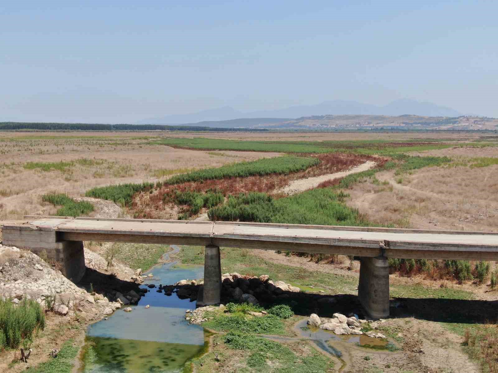 İzmir&rsquo;de su t&uuml;ketiminin yoğun olduğu b&ouml;lgelerde su kesintileri uygulanacak
