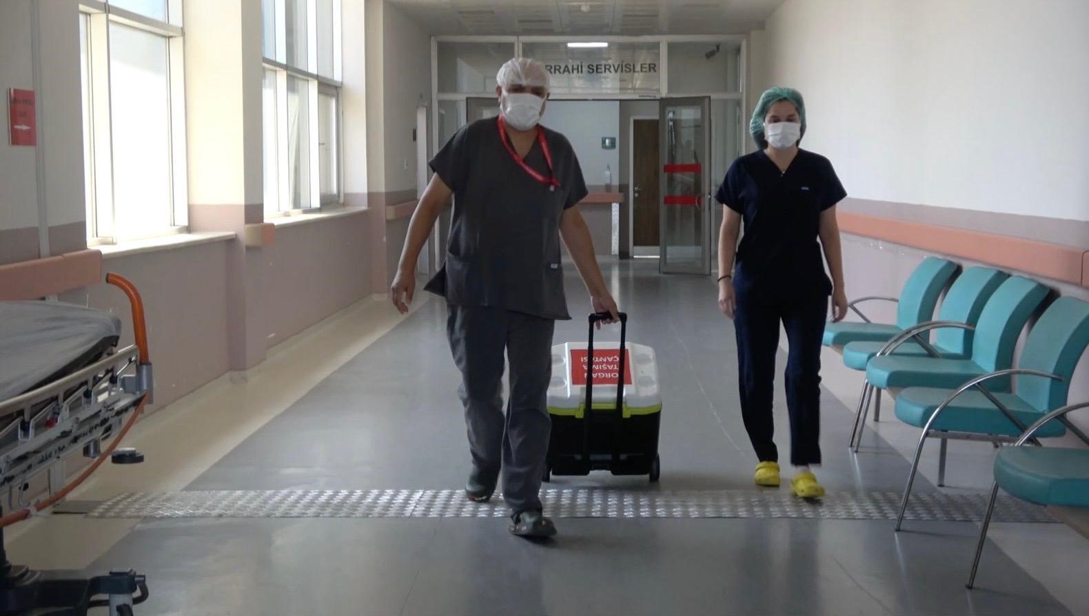 Kalp krizinden ölen kadının organlarıyla hayata tutundular