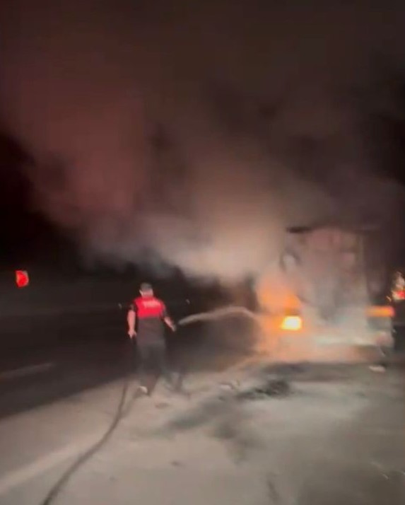 Osmaniye’de seyir halindeki tanker yandı
