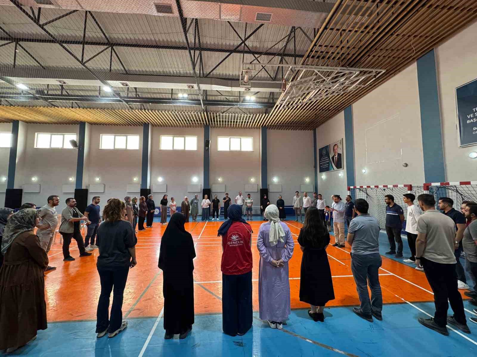 Malatyada Genlik Liderlerine Ynelik "Sahne Sizin" eitimi
