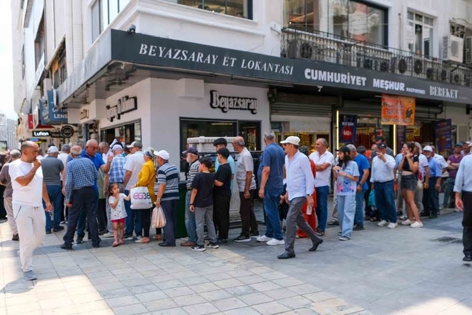 Aydemir’den vatandaşlara aşure ikramı
