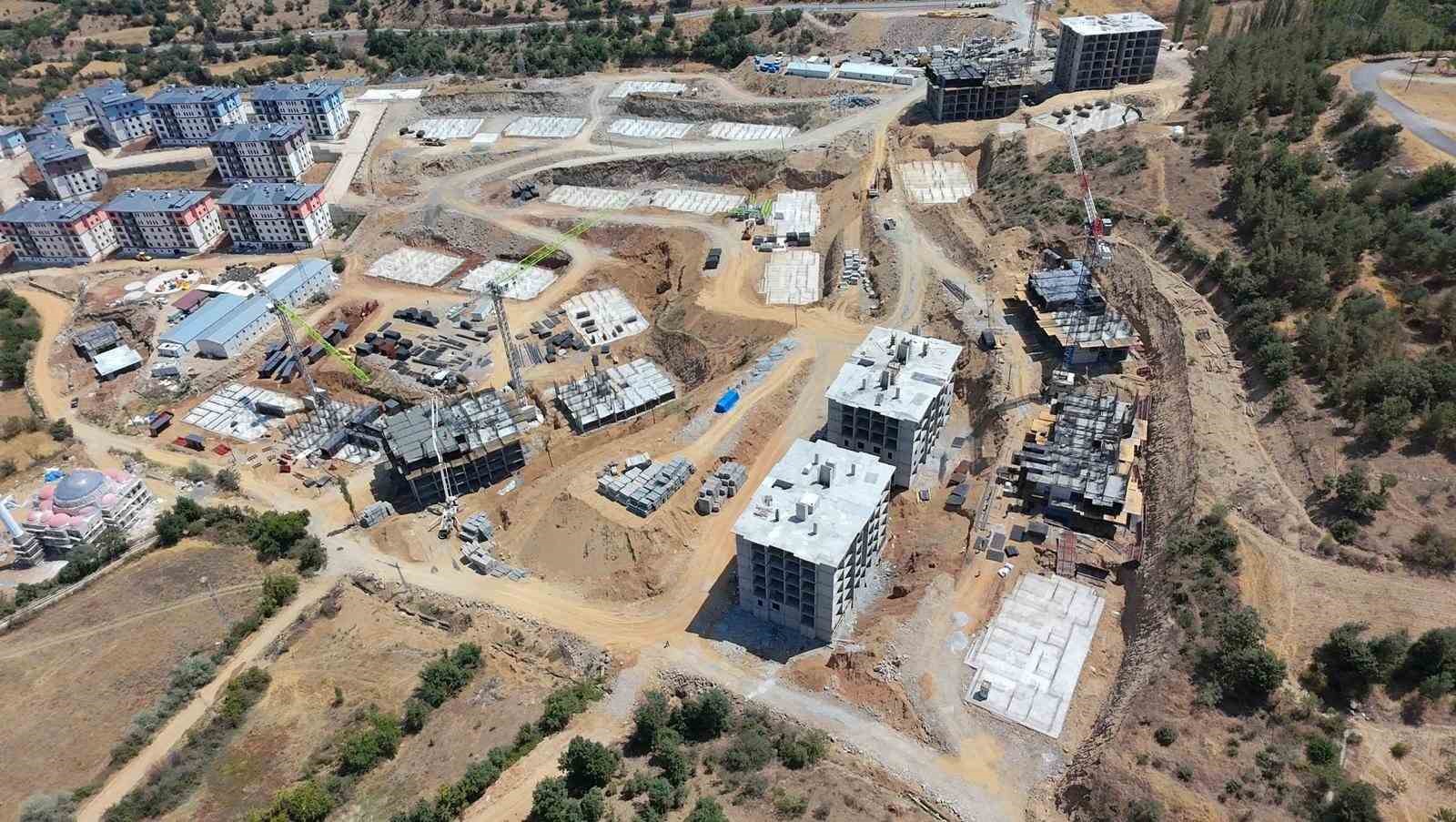 P&uuml;t&uuml;rge&rsquo;de 813 konutluk projenin ilk etabı tamamlandı
