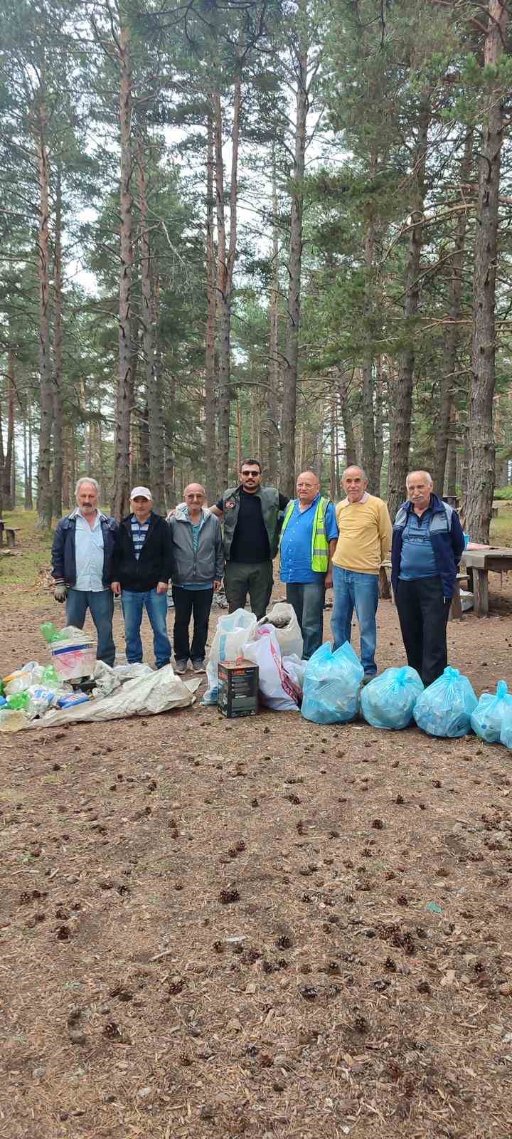 Orman yangınlarından etkilendiler, k&ouml;ylerindeki ormanı temizlediler
