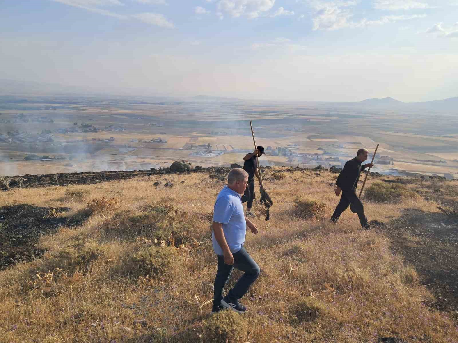 Patnos&rsquo;ta dağlık alanda &ccedil;ıkan ot yangını kontrol altına alındı

