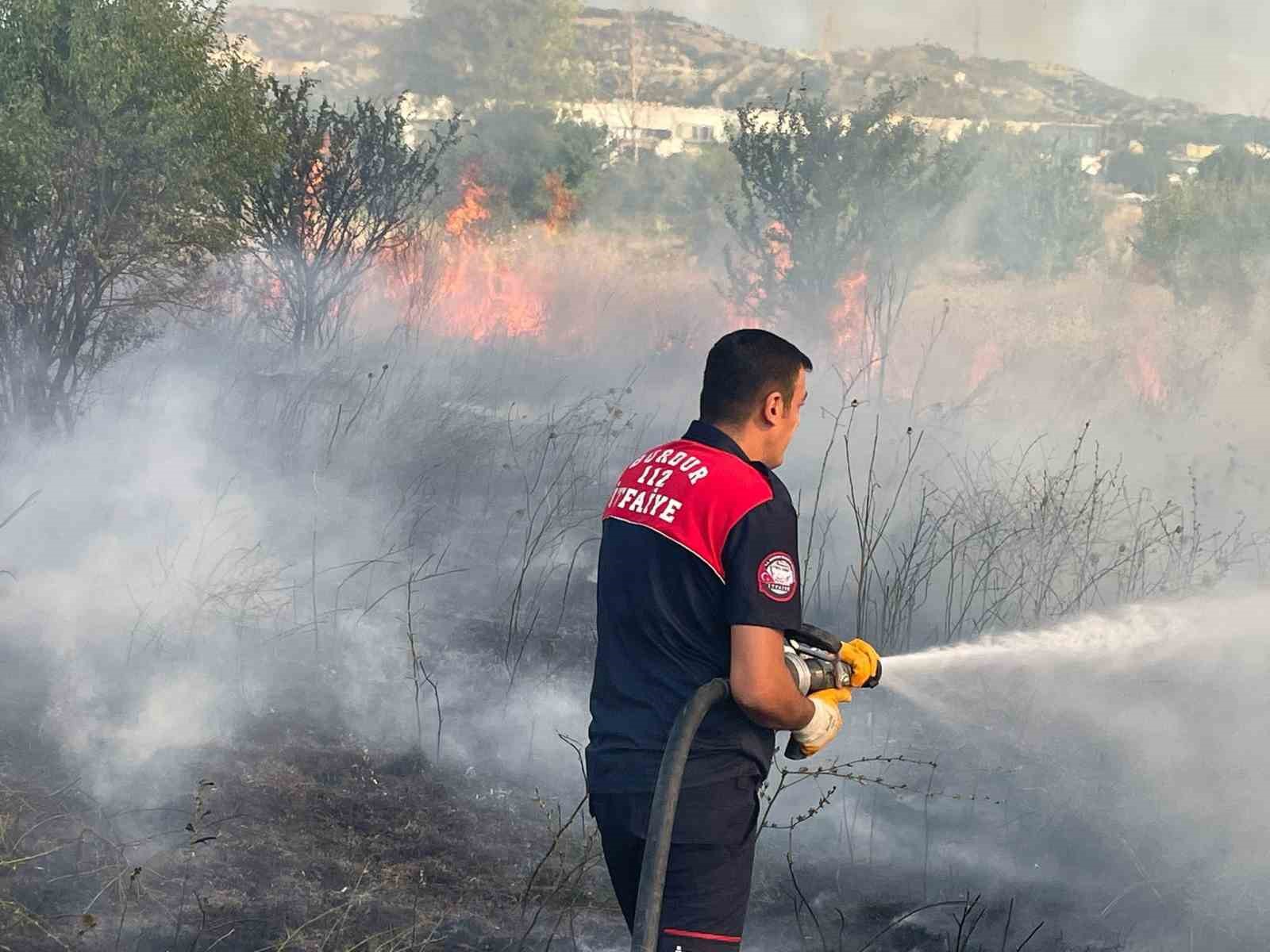 Burdur’da arazi yangınında 50 dönüm alan zarar gördü
