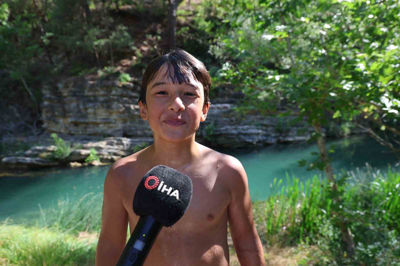 Adana&rsquo;da nem bunalttı, yaylacılar doğal kaynak sularında serinledi
