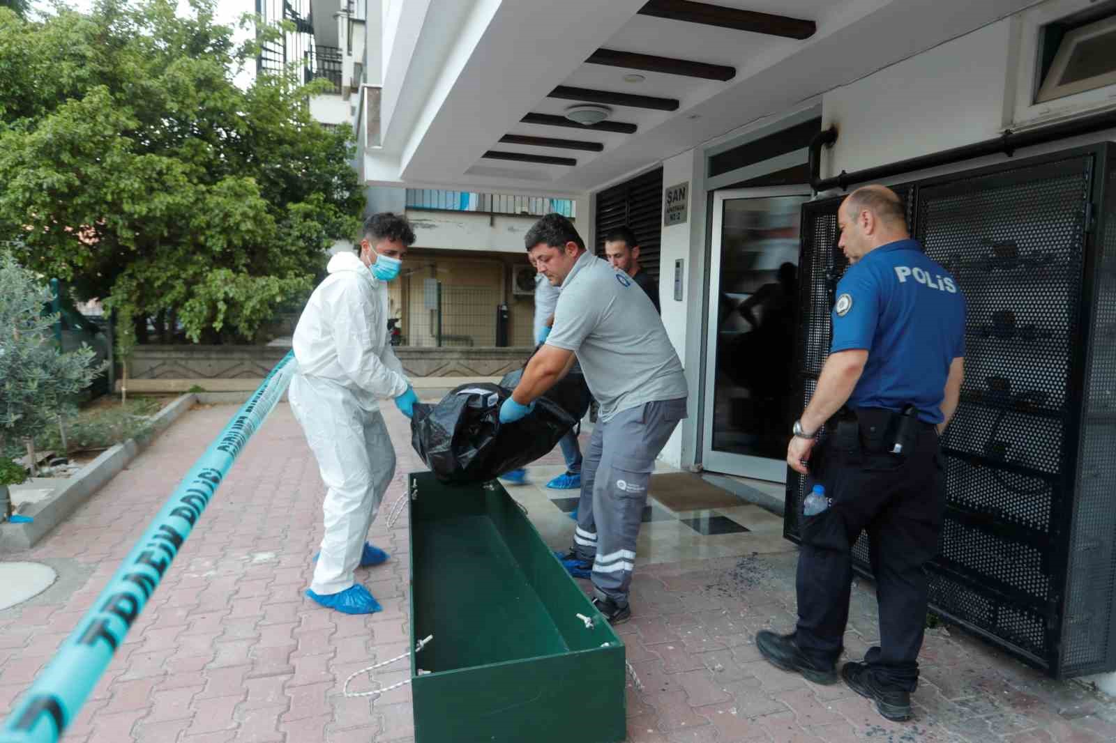 Banyoda boğazı kesilerek öldürülmüştü: 3 şüpheli adliyeye sevk edildi