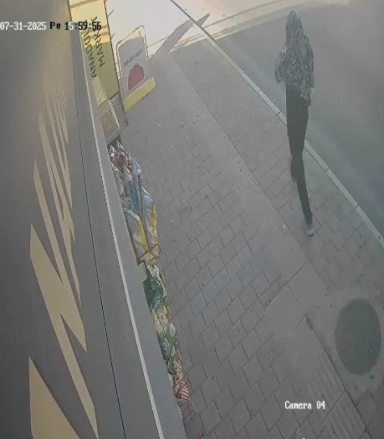 Banyoda boğazı kesilerek &ouml;ld&uuml;r&uuml;lm&uuml;şt&uuml;: 3 ş&uuml;pheli adliyeye sevk edildi
