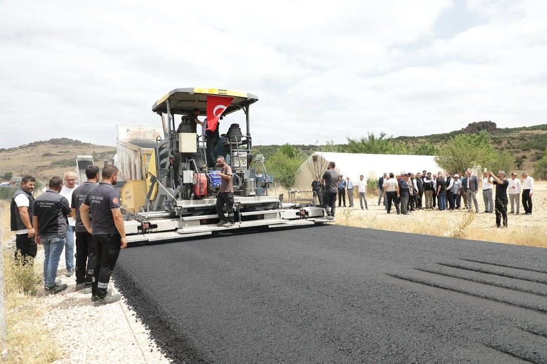 K&uuml;tahya&rsquo;da Kayık&ouml;y-G&uuml;zelyurt-&Ccedil;avdarhisar bağlantı yolu hizmete sunuldu
