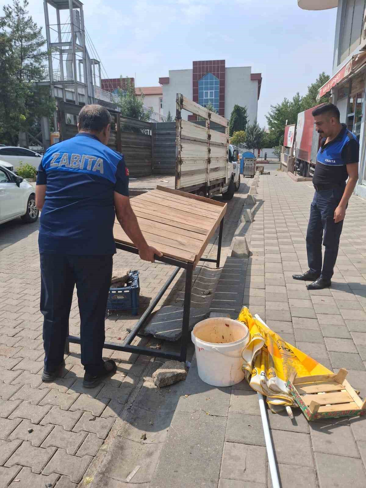 Siirt&rsquo;te zabıta denetimleri s&uuml;r&uuml;yor, 392 iş yeri kontrol edildi, 11&rsquo;ine ceza kesildi
