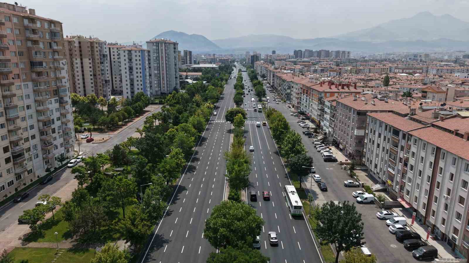 Büyükşehirin 20 milyon TL’lik yatırımla yenilediği havalimanı yoluna vatandaşlardan tam not