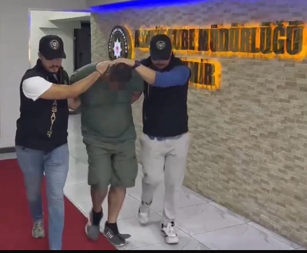 İzmir’de yaşlı çift evlerinde ölü bulundu: Katil, kadının oğlu çıktı