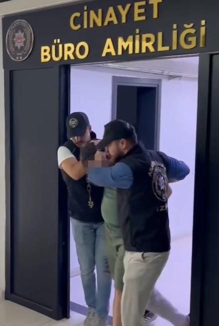 İzmir&rsquo;de yaşlı &ccedil;ift evlerinde &ouml;l&uuml; bulundu: Katil, kadının oğlu &ccedil;ıktı
