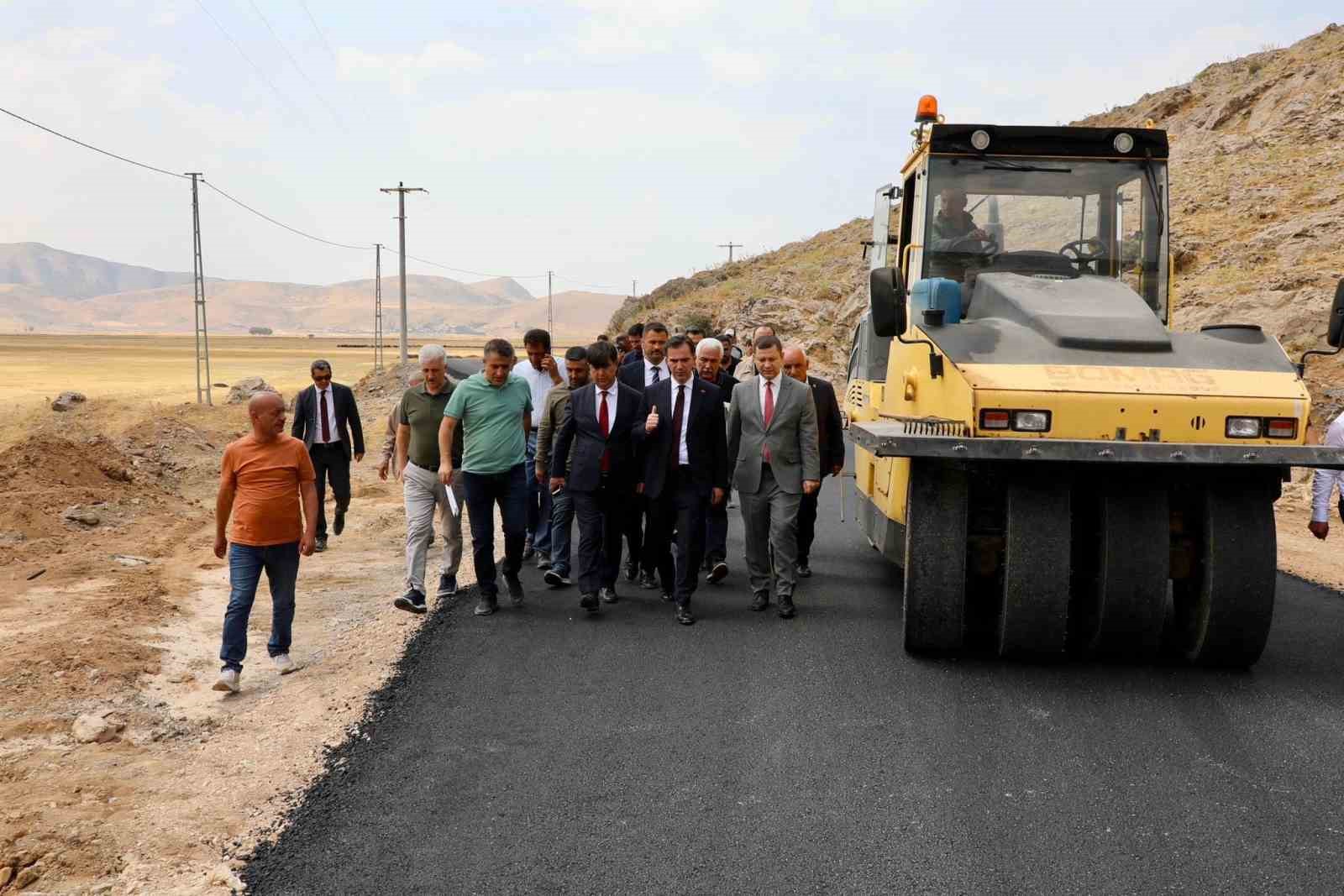 Bitlis İl Özel İdaresinin köy yolları çalışmaları