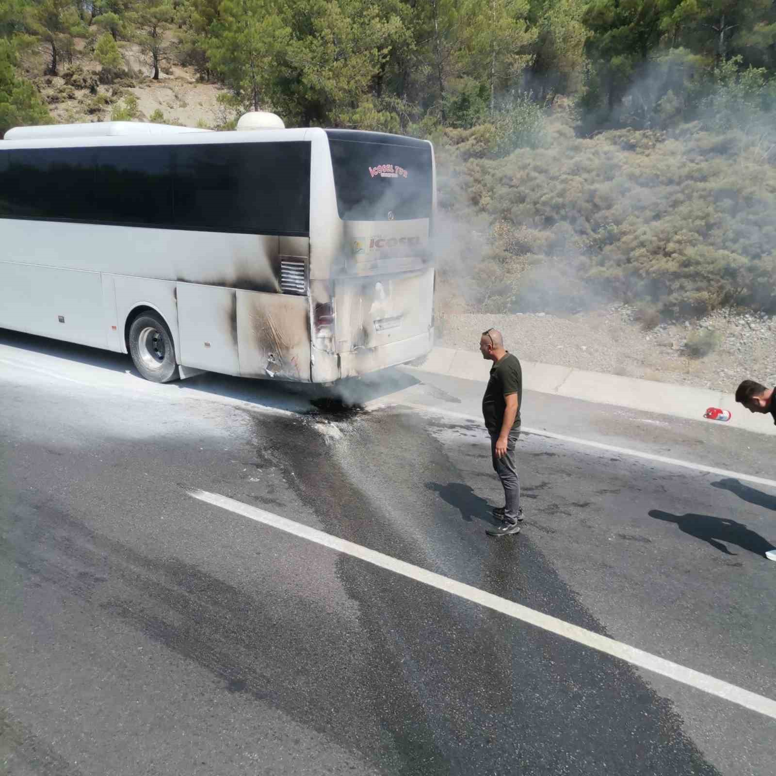 Menteşe’de yolcu otobüsünde yangın paniği