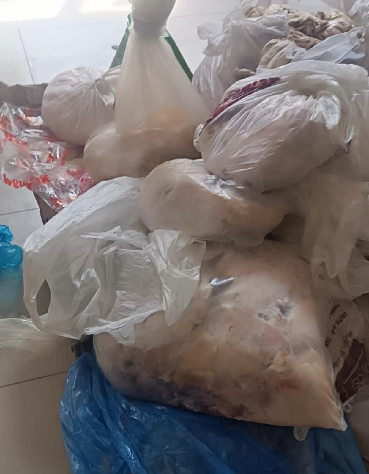 Elazığ’da 345 kilo küflenmiş tavuk ele geçirildi