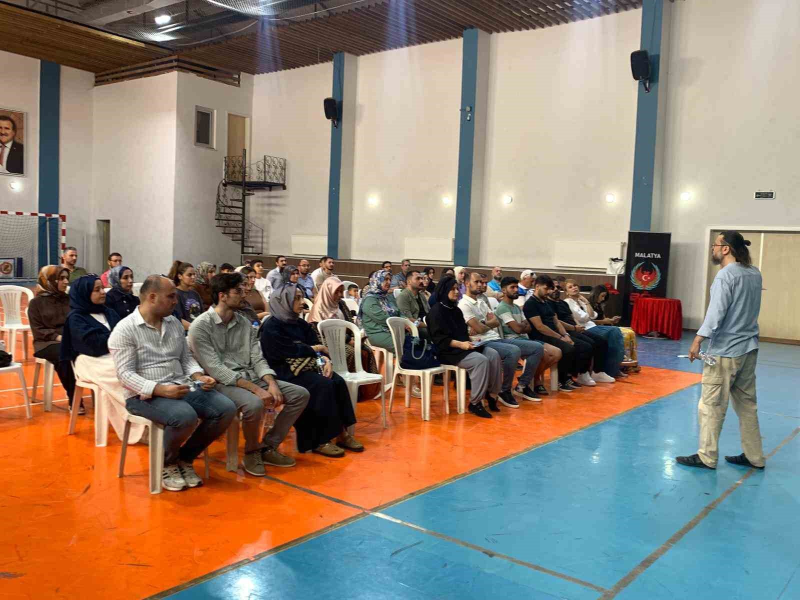 Malatya’da Gençlik Liderlerine Yönelik "Sahne Sizin" eğitimi