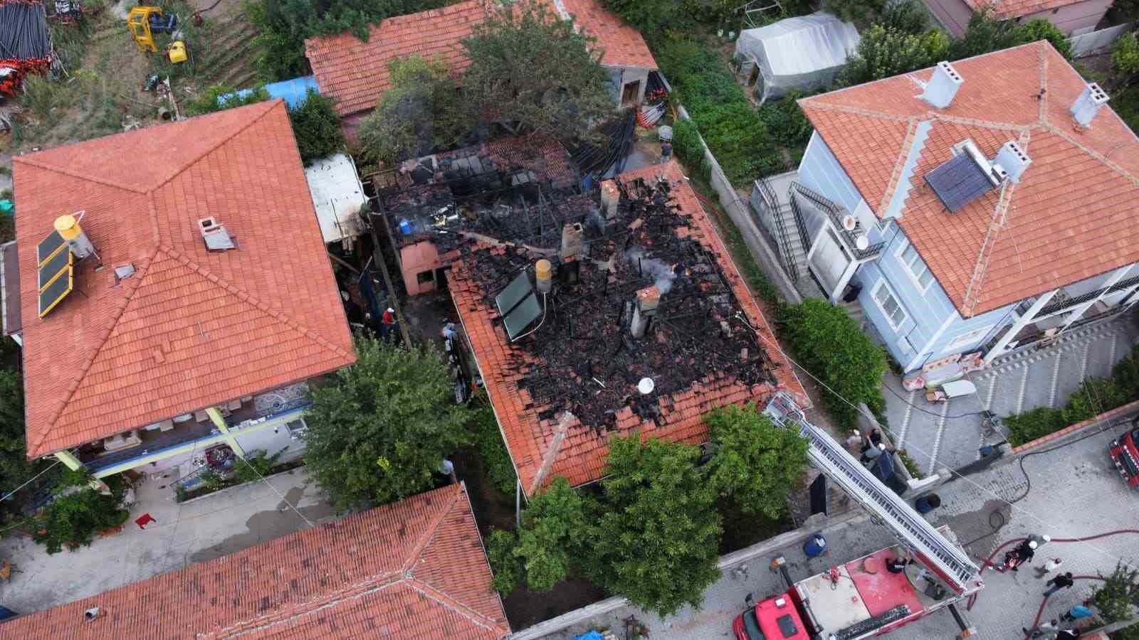 Tandırda yakılan ateş evi k&uuml;le &ccedil;eviriyordu
