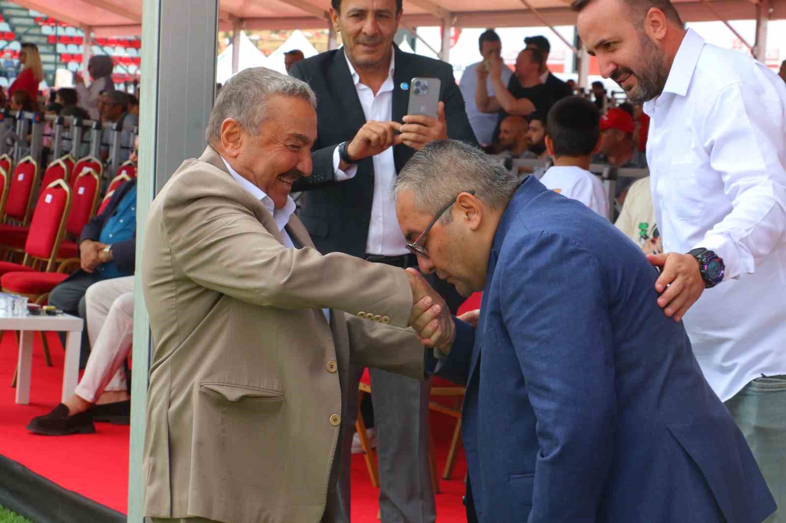 Mesut Özarslan: "Mindere giden sporcular karakucak harmanlarından geçiyor"