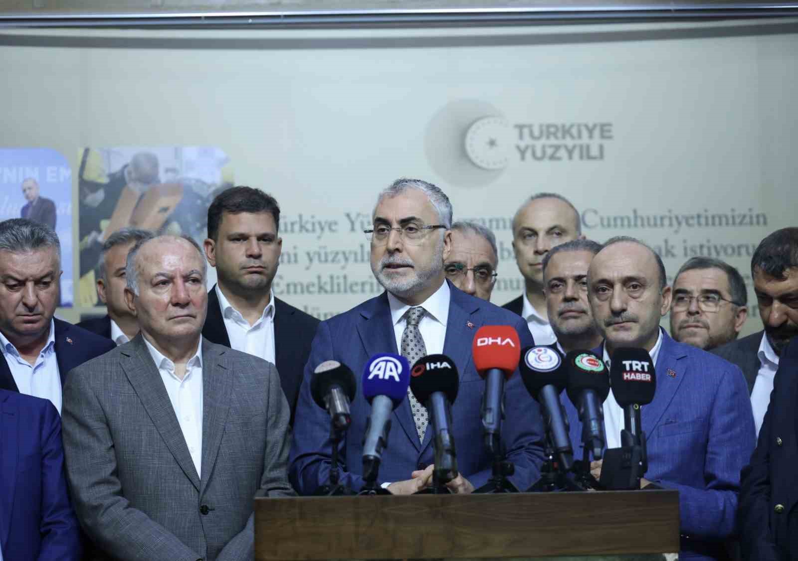 Bakan Işıkhan: Kamu işçilerimize yönelik ‘Kamu Toplu İş Sözleşmeleri Çerçeve Protokolü’nü sendikalar ile birlikte imzaladık"