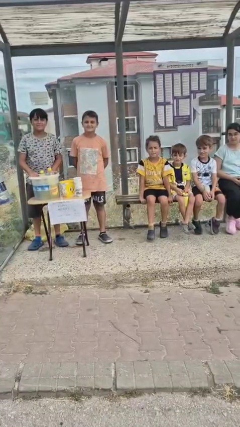 Çocuklardan örnek davranış