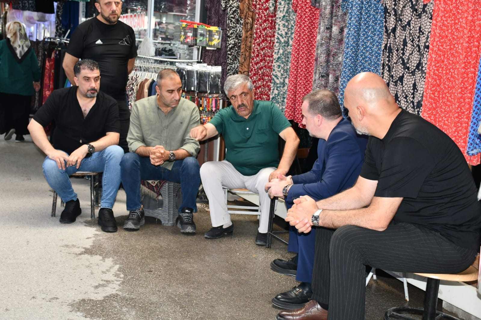 MAGİNDER Başkanı Karademir Kanalboyu esnafı ile bir araya geldi
