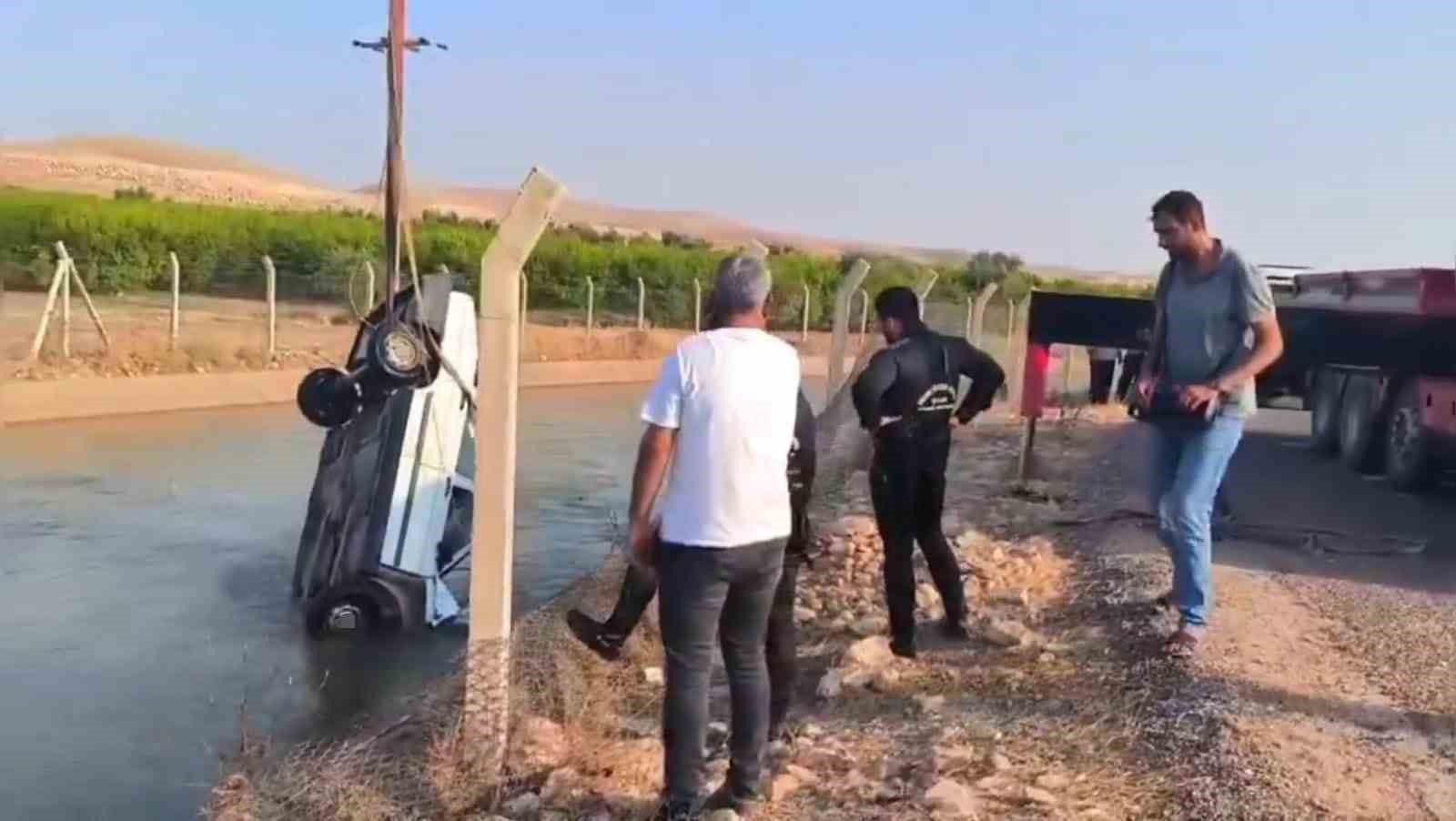 Şanlıurfa’da otomobil sulama kanalına düştü: 2 kişi kurtarıldı